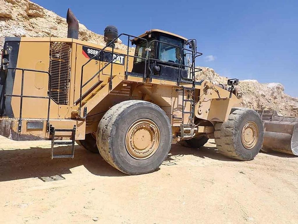 Chargeuse sur pneus CAT 988K