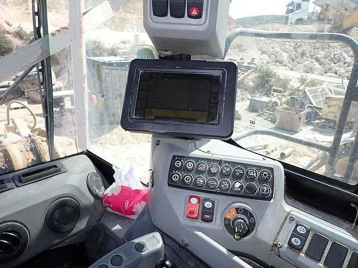 Chargeuse sur pneus CAT 988K