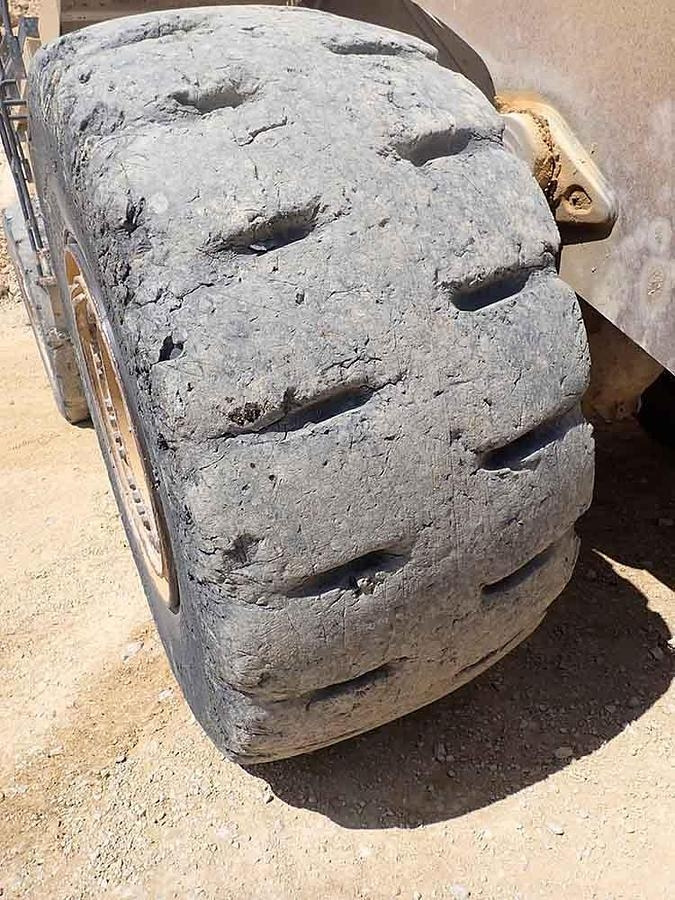 Chargeuse sur pneus CAT 988K