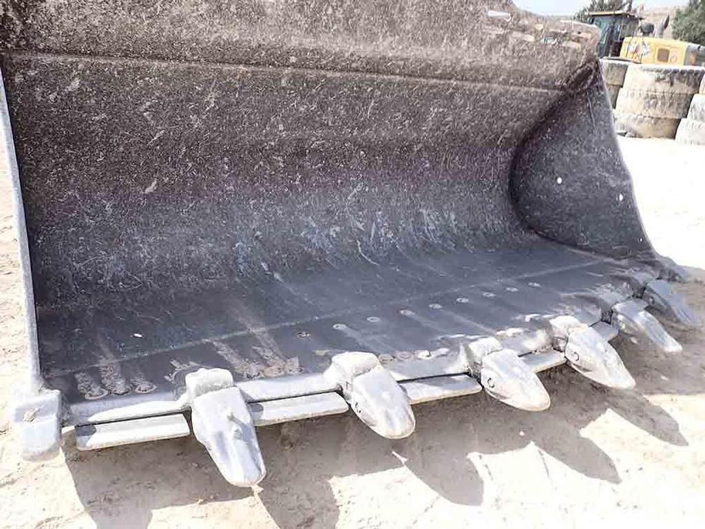 Chargeuse sur pneus CAT 988K