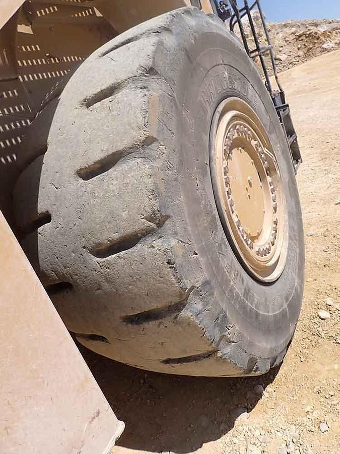 Chargeuse sur pneus CAT 988K