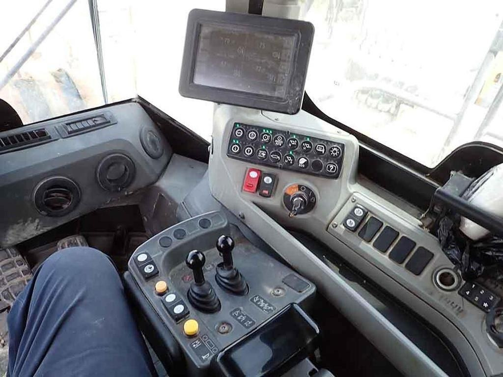 Chargeuse sur pneus CAT 988K