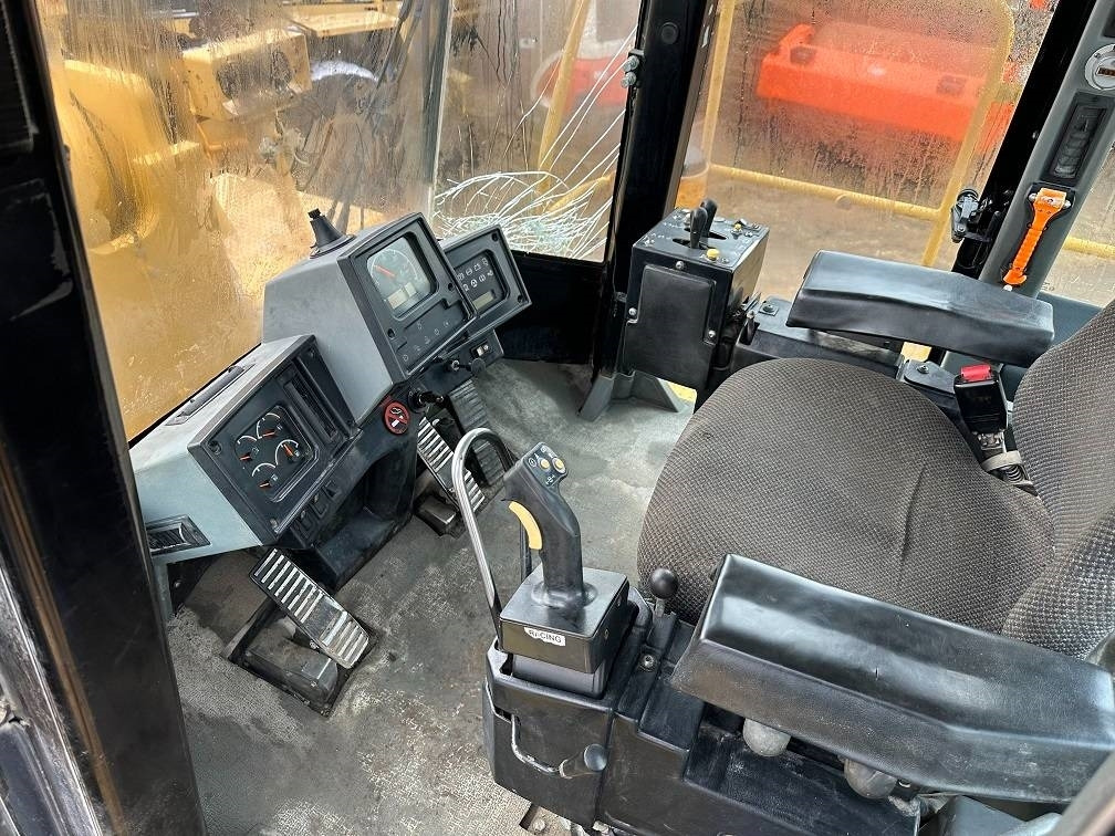 Chargeuse sur pneus CAT 988 G