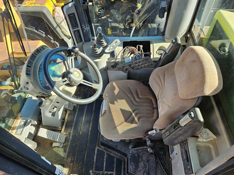 Chargeuse sur pneus Case 821C - (For parts)