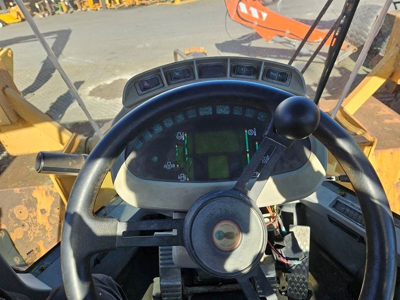 Chargeuse sur pneus Case 821C - (For parts)