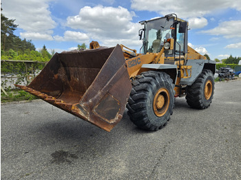 Chargeuse sur pneus Case 821 C