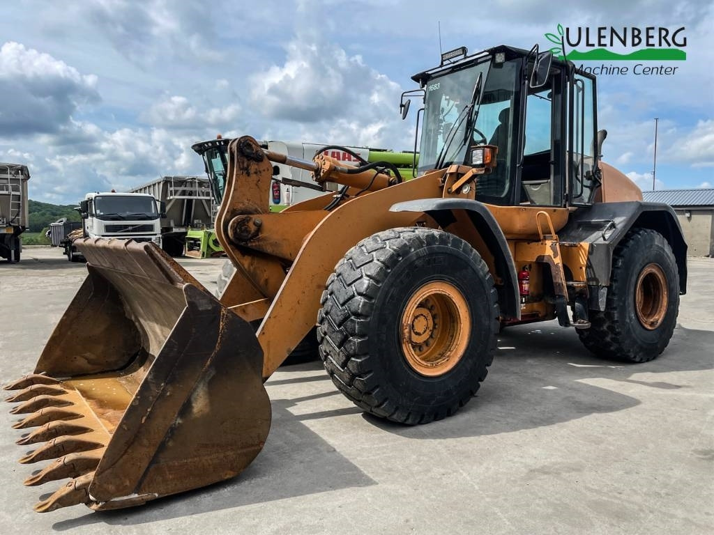 Chargeuse sur pneus Case 821 E