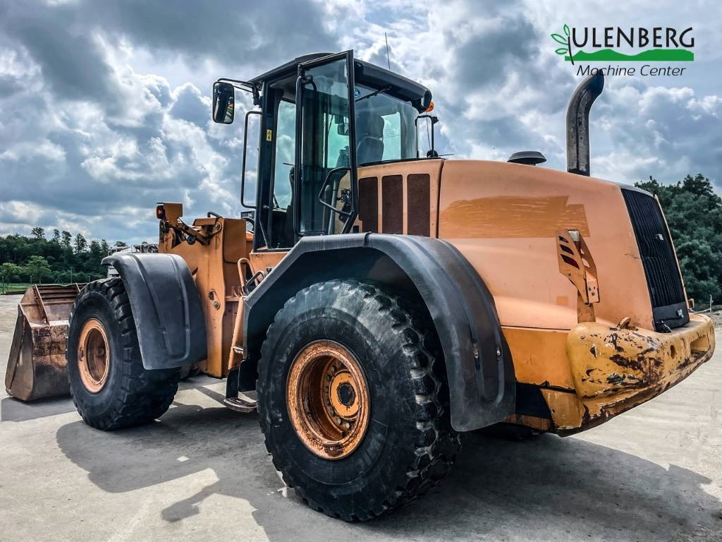 Chargeuse sur pneus Case 821 E