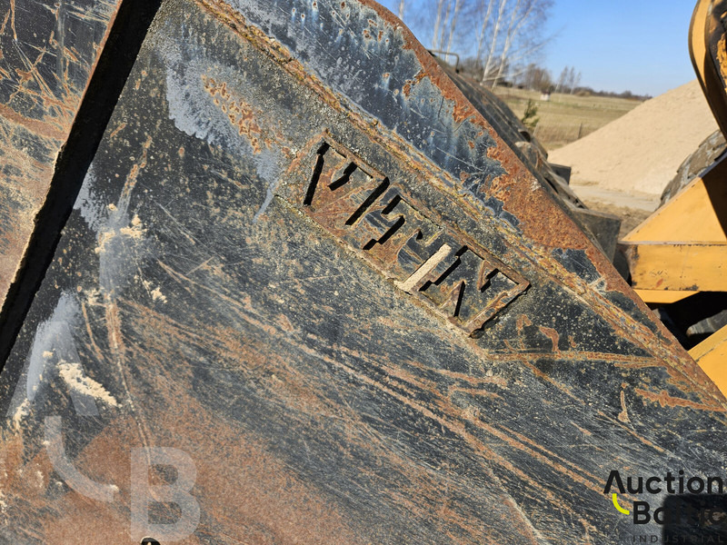 Chargeuse sur pneus Case 821 F