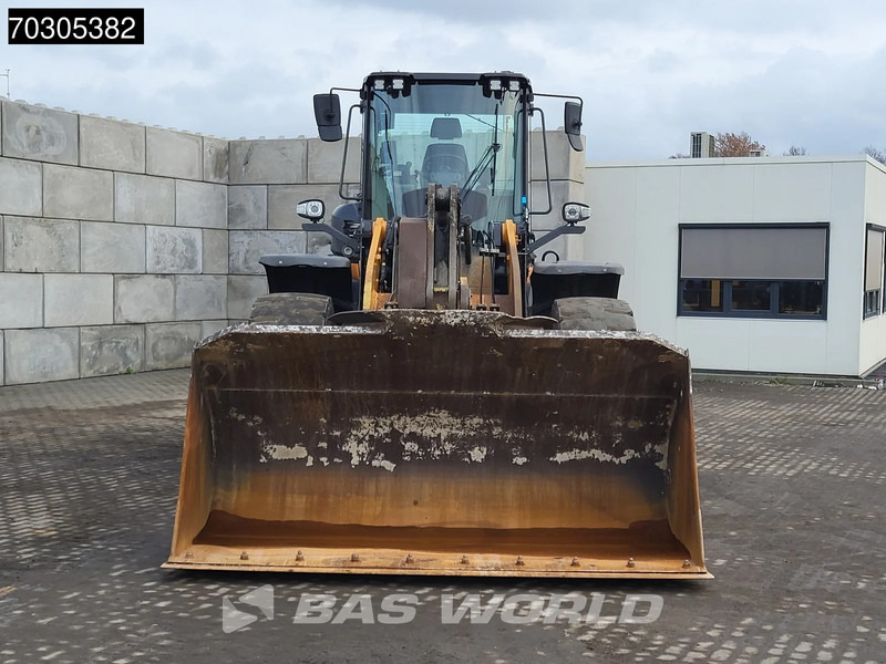 Chargeuse sur pneus Case 821 G