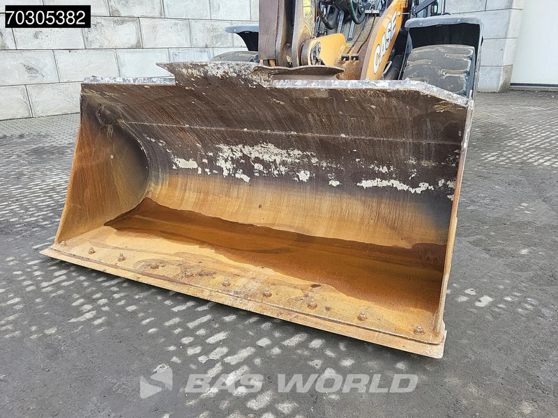 Chargeuse sur pneus Case 821 G