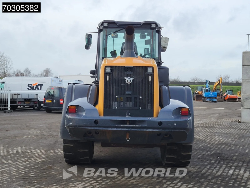 Chargeuse sur pneus Case 821 G