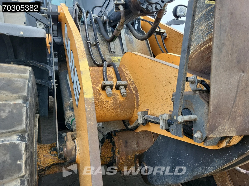 Chargeuse sur pneus Case 821 G