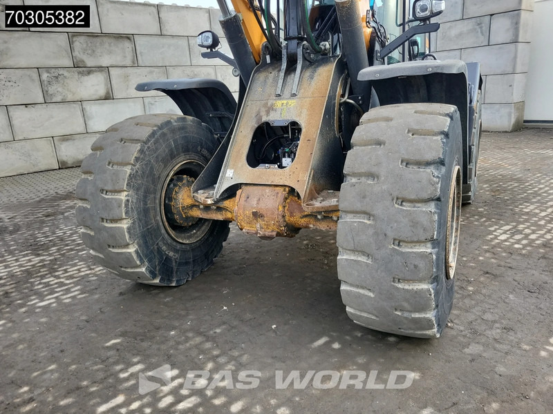 Chargeuse sur pneus Case 821 G