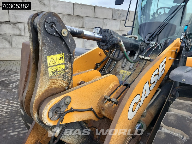 Chargeuse sur pneus Case 821 G