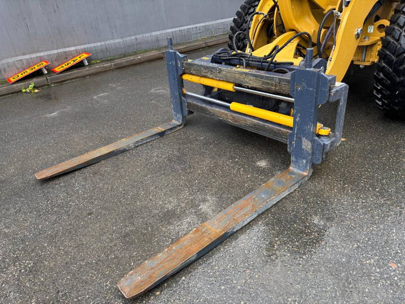 Chargeuse sur pneus Cat 906