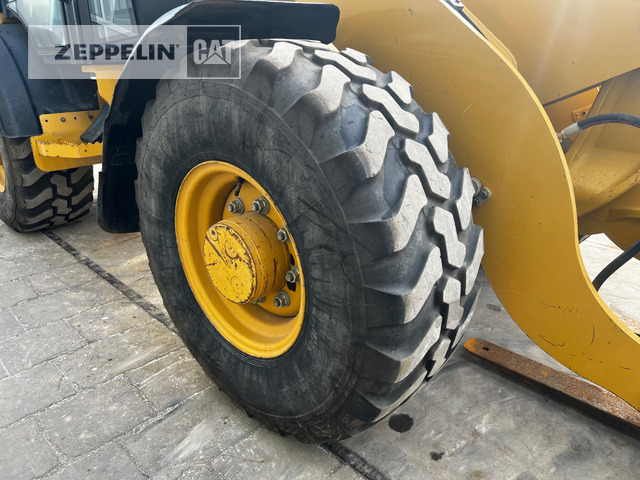 Chargeuse sur pneus Cat 906M