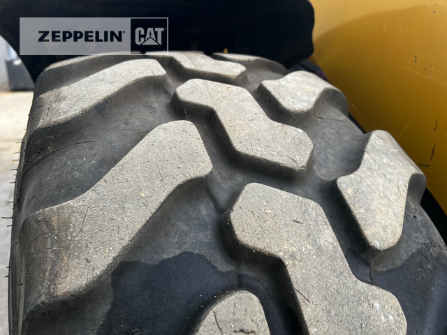 Chargeuse sur pneus Cat 906M
