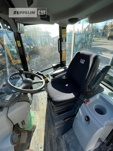 Chargeuse sur pneus Cat 906M