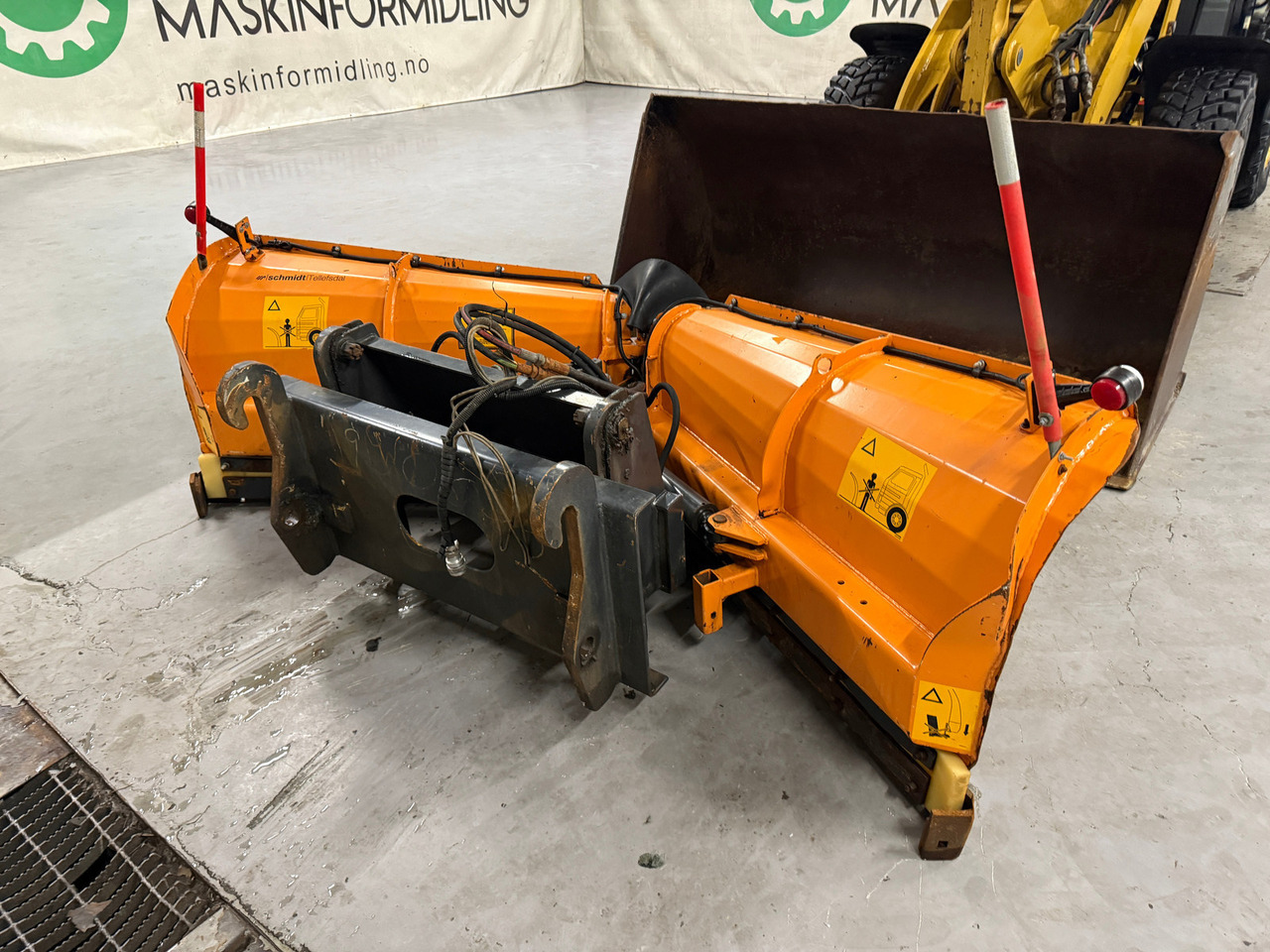Chargeuse sur pneus Cat 906M High Flow, 40 km/t med skuff og plog # TIL LEIE#