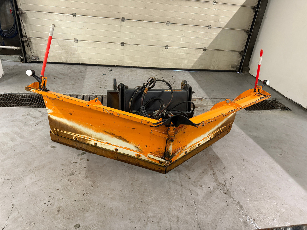 Chargeuse sur pneus Cat 906M High Flow, 40 km/t med skuff og plog # TIL LEIE#