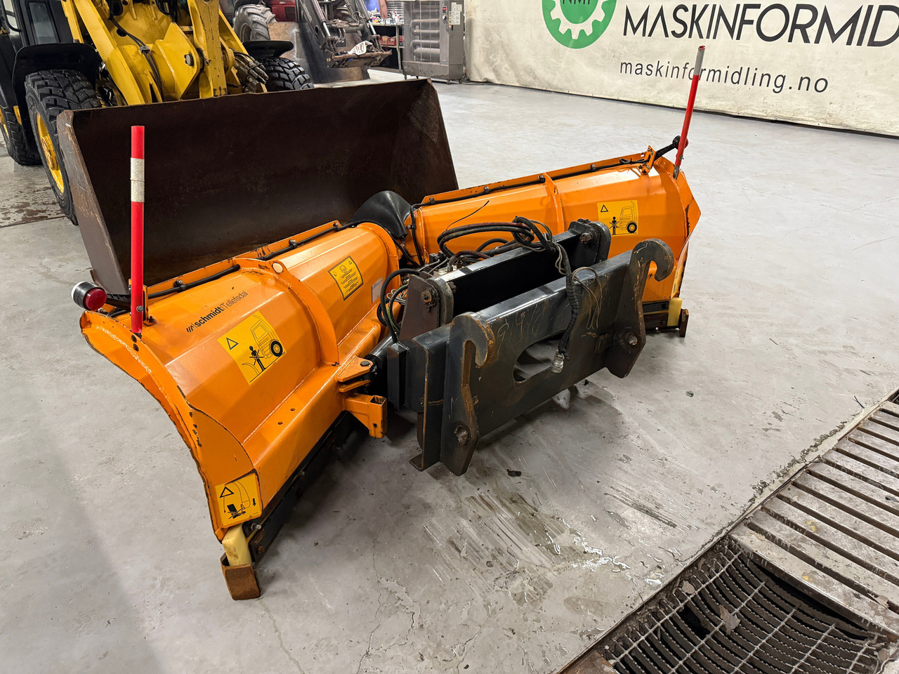 Chargeuse sur pneus Cat 906M High Flow, 40 km/t med skuff og plog # TIL LEIE#