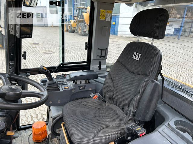 Chargeuse sur pneus Cat 906-14