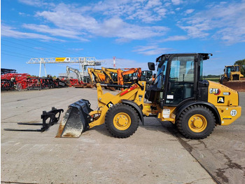 Chargeuse sur pneus Cat 906 (Bucket + Forks)