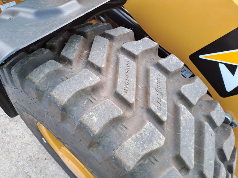 Chargeuse sur pneus Cat 906 (Bucket+Forks)