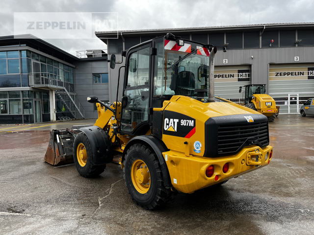 Chargeuse sur pneus Cat 907M