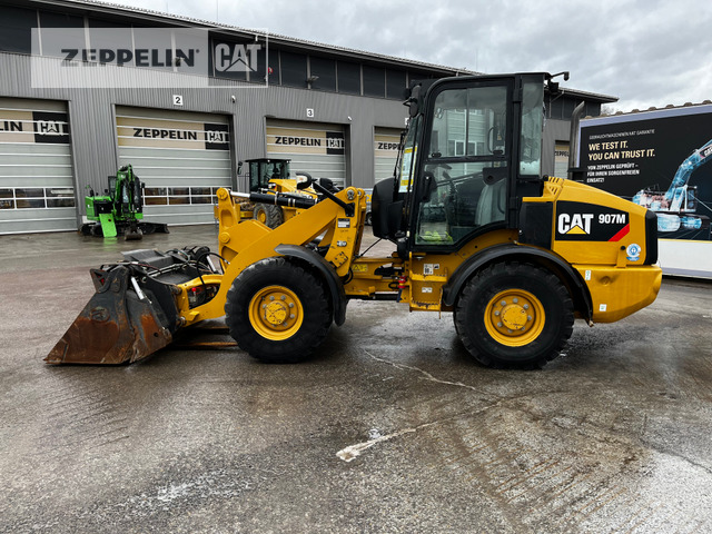 Chargeuse sur pneus Cat 907M