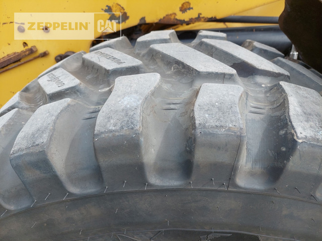 Chargeuse sur pneus Cat 908M