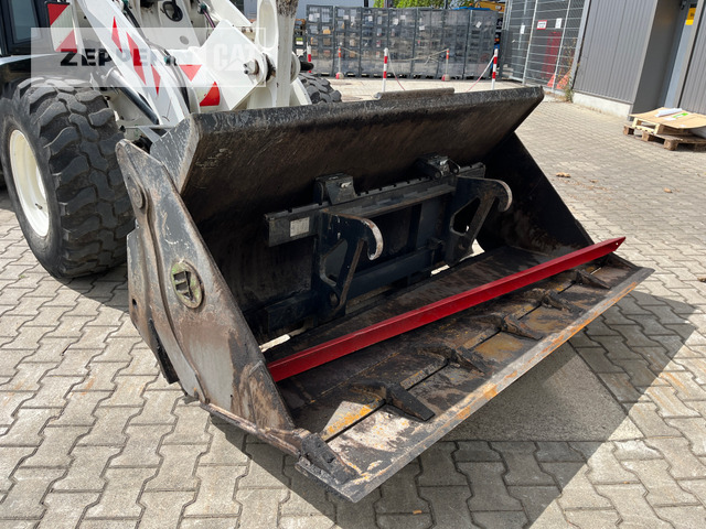 Chargeuse sur pneus Cat 908M