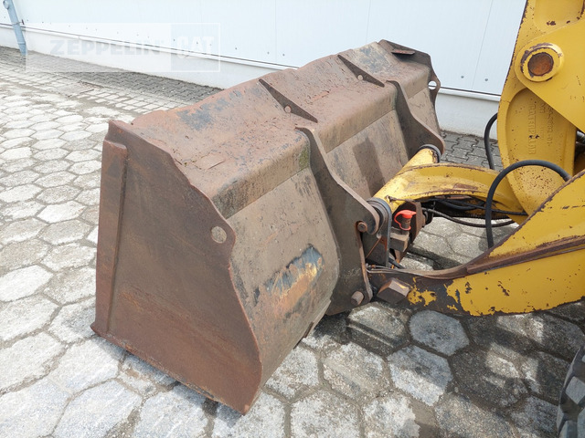 Chargeuse sur pneus Cat 908M