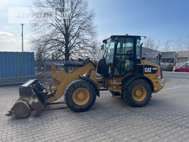 Chargeuse sur pneus Cat 908M