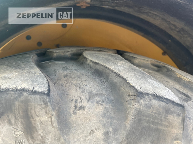 Chargeuse sur pneus Cat 908M