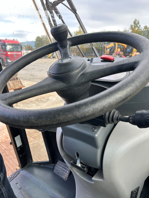 Chargeuse sur pneus Cat 908M