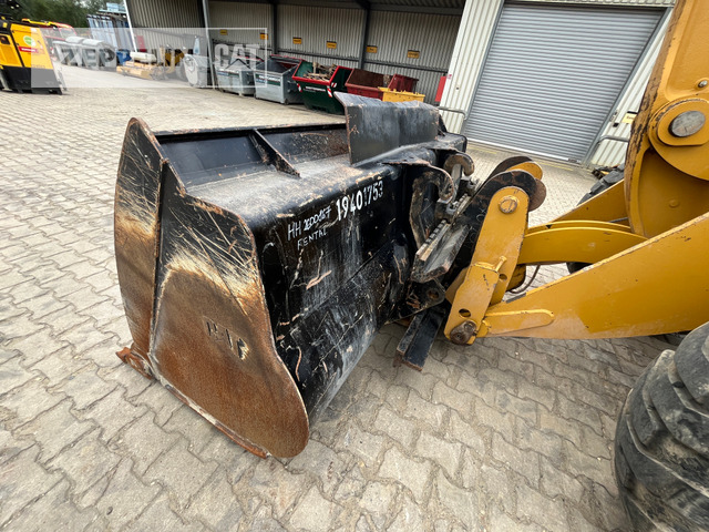 Chargeuse sur pneus Cat 918M