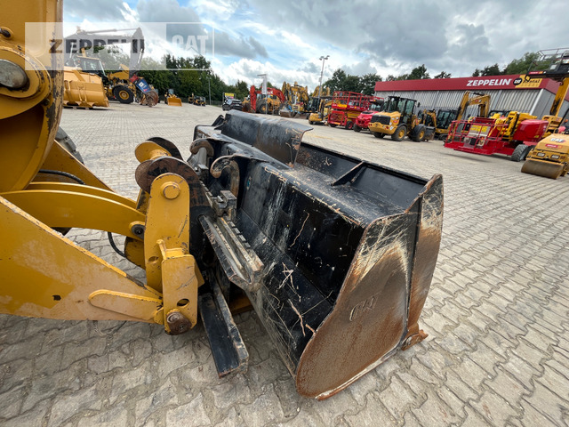Chargeuse sur pneus Cat 918M