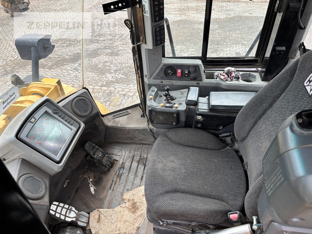 Chargeuse sur pneus Cat 966KXE