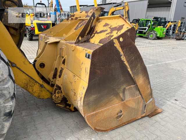 Chargeuse sur pneus Cat 966MXE