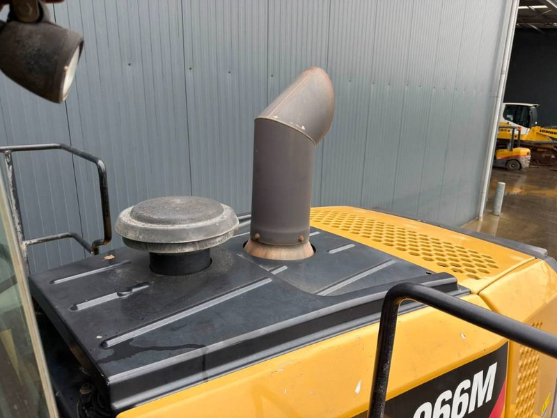 Chargeuse sur pneus Cat 966M XE