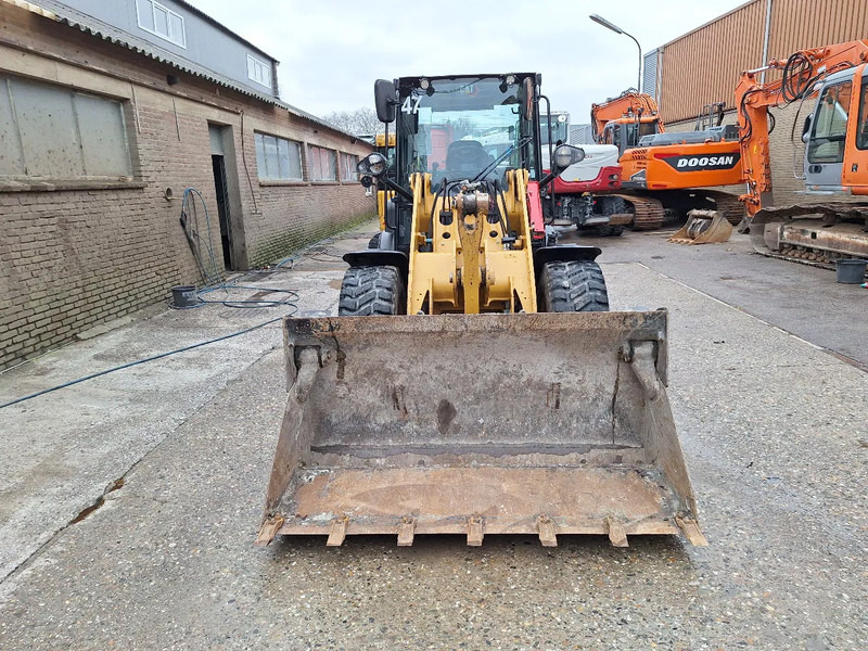 Chargeuse sur pneus Caterpillar 906