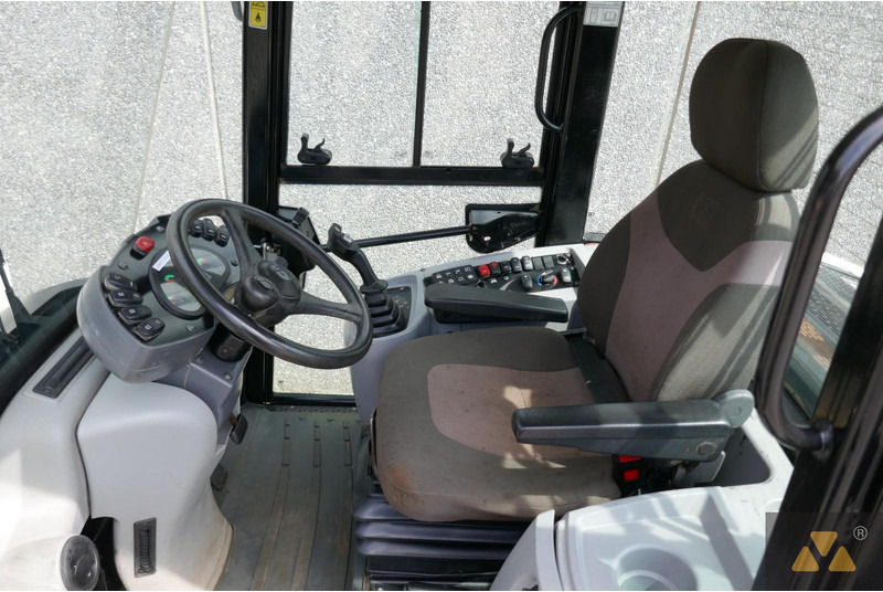 Chargeuse sur pneus Caterpillar 906M