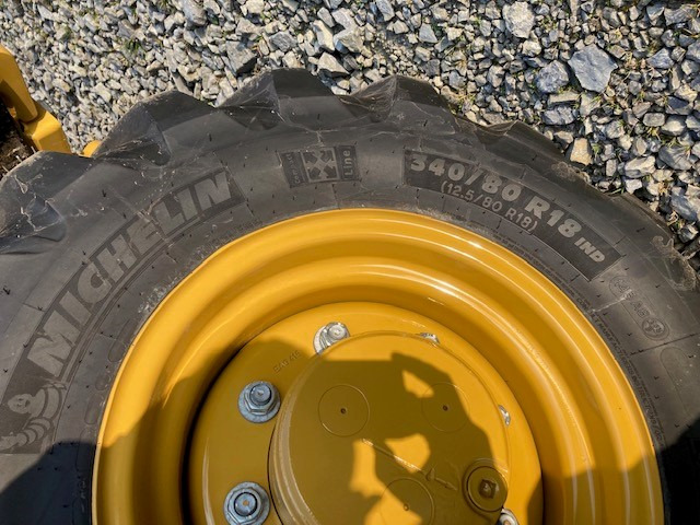 Chargeuse sur pneus Caterpillar 906-14A