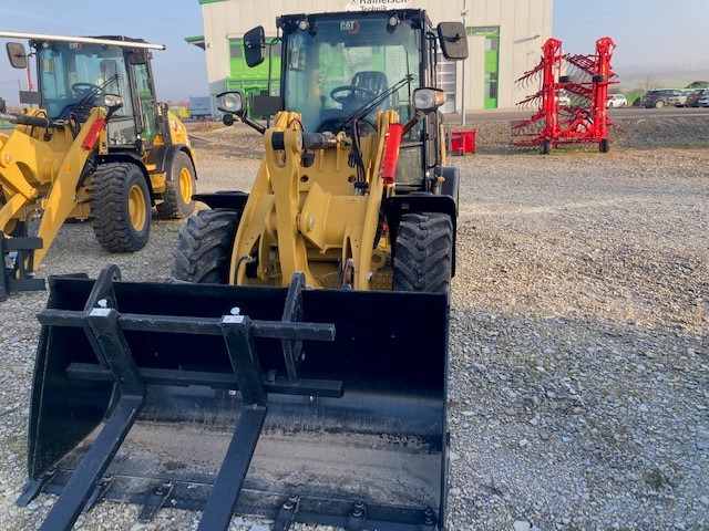 Chargeuse sur pneus Caterpillar 906-14A