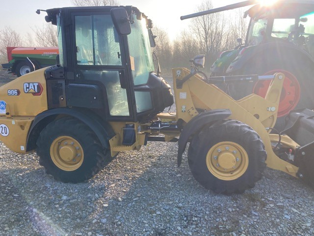 Chargeuse sur pneus Caterpillar 906-14A
