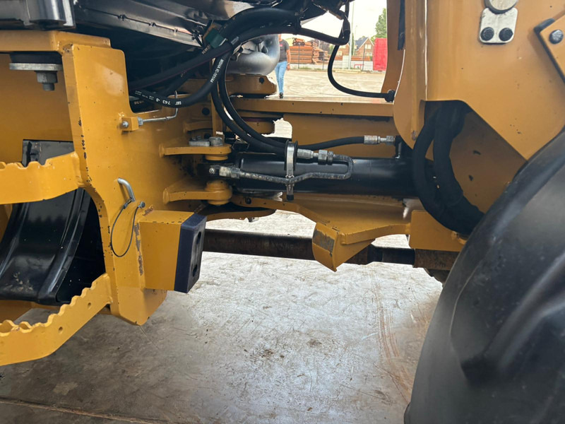 Chargeuse sur pneus Caterpillar 908