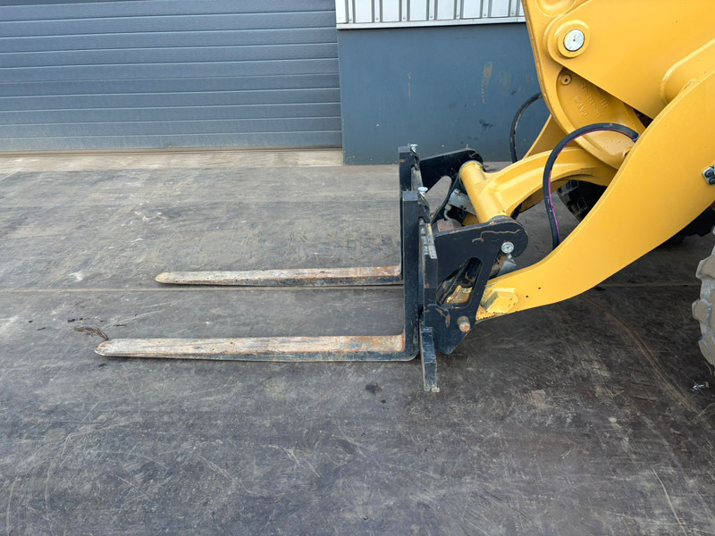 Chargeuse sur pneus Caterpillar 908