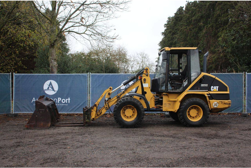 Chargeuse sur pneus Caterpillar 908